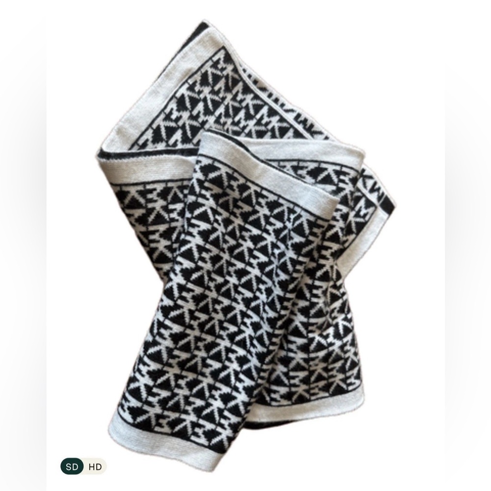 MICHAEL KORS MK LOGO SCARF BLACK / WHITE
